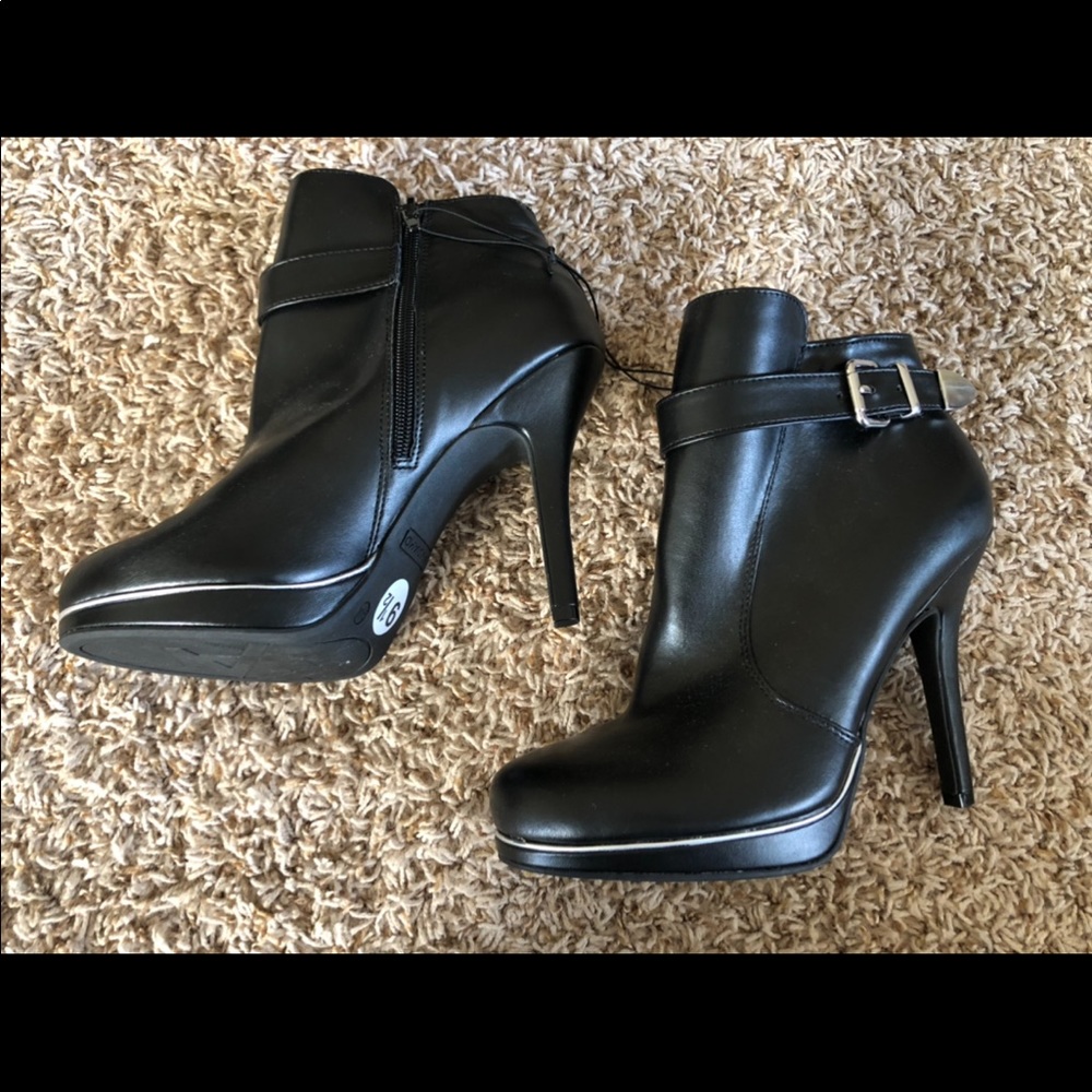 NWOT- High heel boots